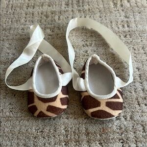 Charming Giraffe Print Baby Shoes with Ribbon